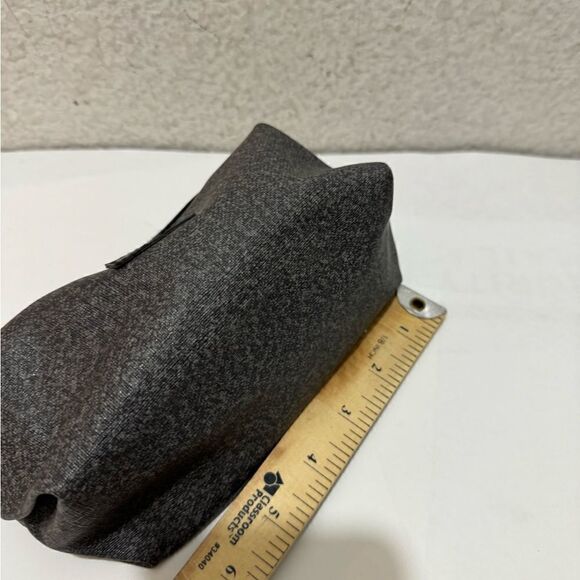 Tumi Delta First Class Travel Pouch - Picture 10 of 12